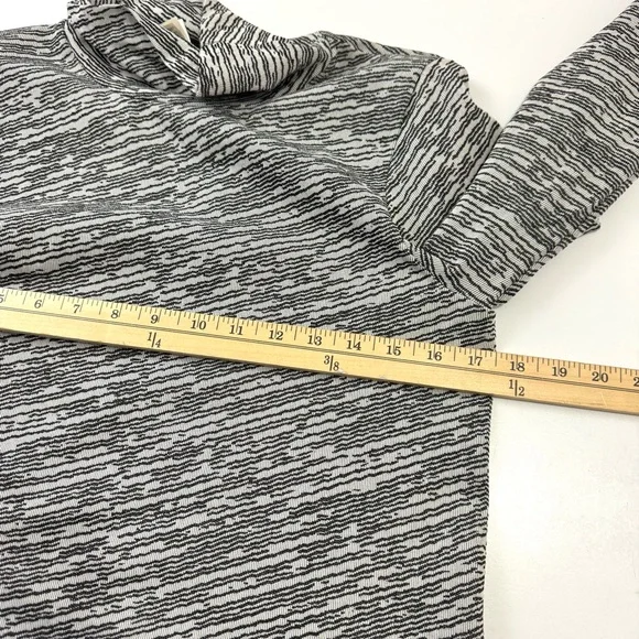 Athleta Women’s Sz L Flurry Seamless Turtleneck Long Sleeve Top Black & White - Picture 11 of 14